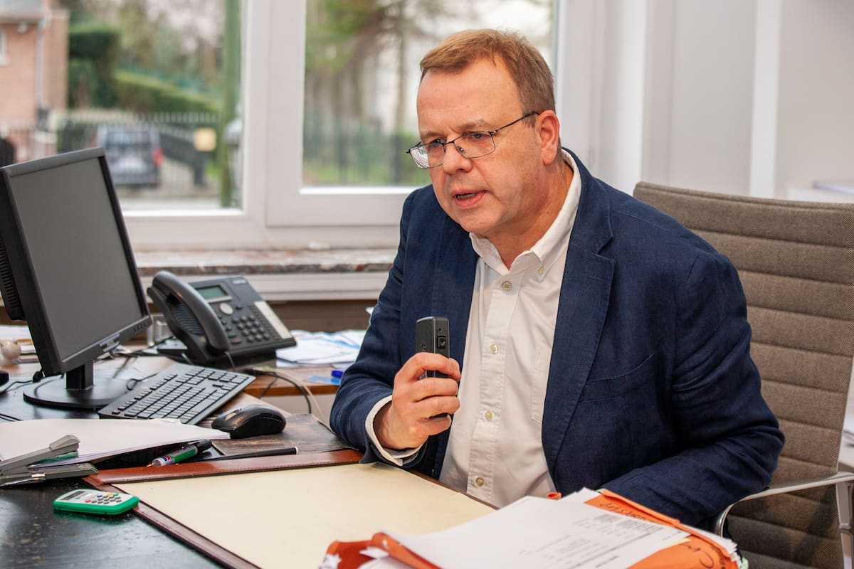 Thierry Vanwinsen at desk